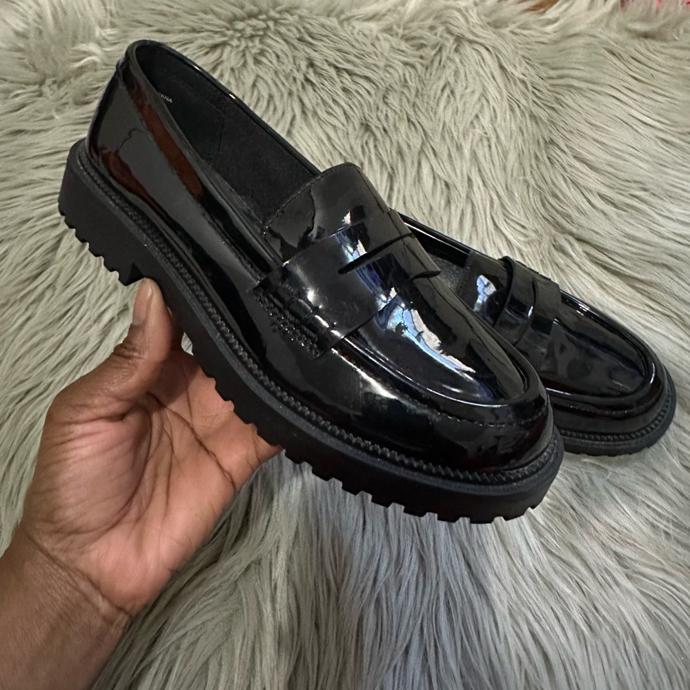 Old Navy Chunky Black Loafers for Girls - Picture 2 of 8